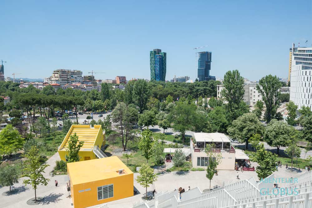 Ausblick von oben: Pyramide von Tirana (Piramida e Tiranes) 