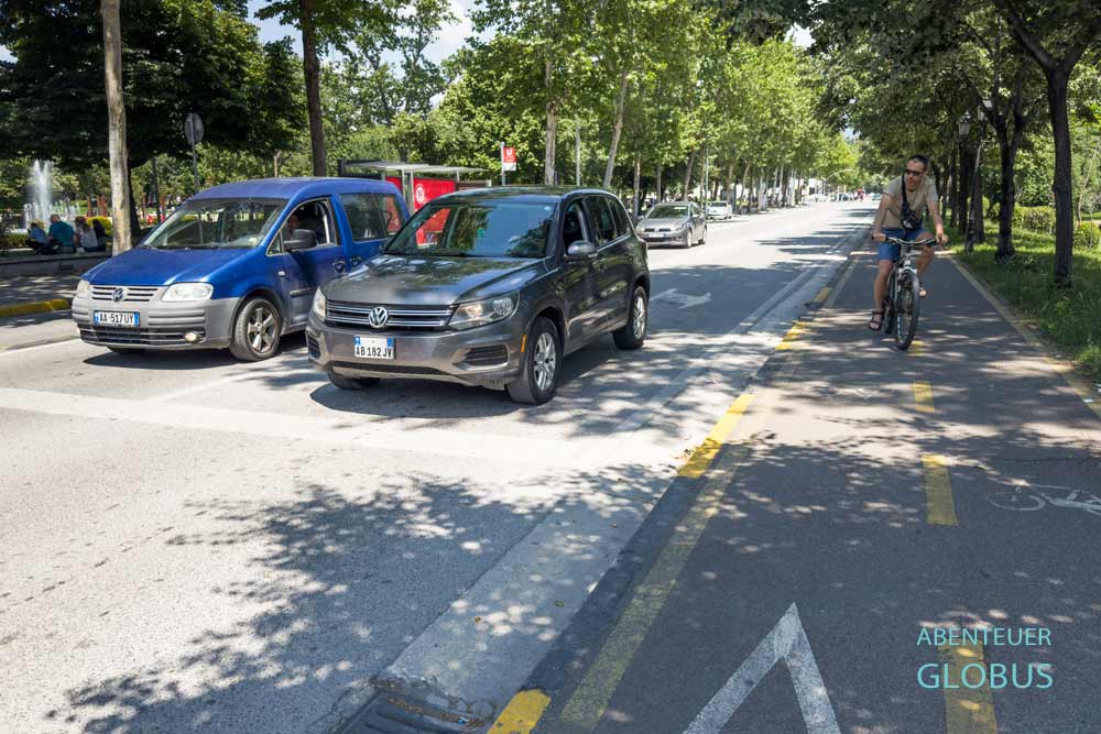 Fahrradfahren in der Hauptstadt Tirana