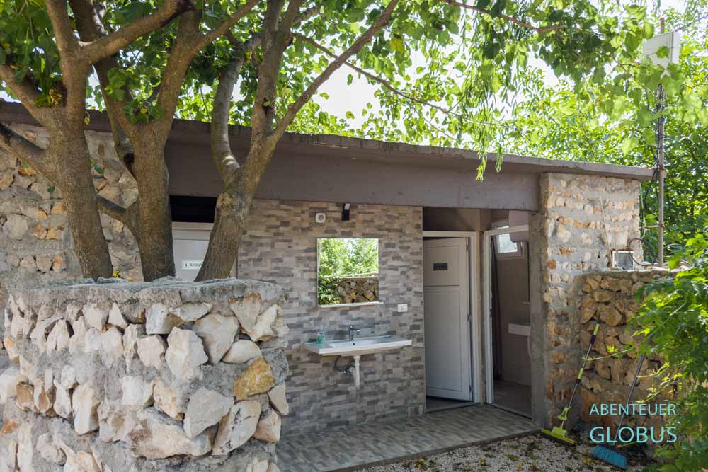 Sanitärbereich im oberen Teil vom Autokamp Blagaj 