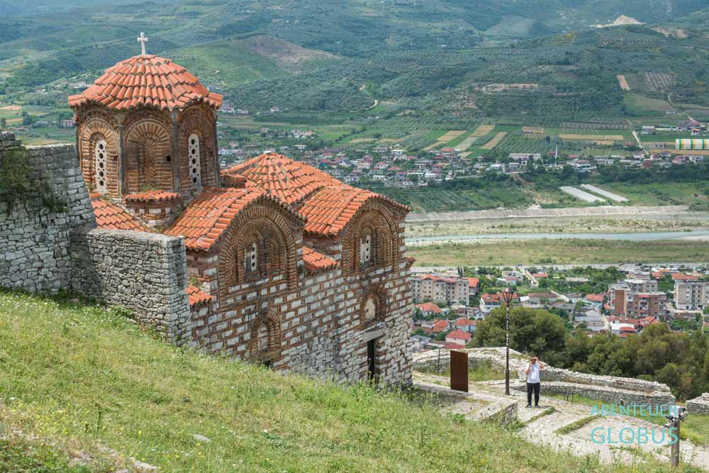 Burg von Berat - Stadt der tausend Fenster: Kirche der Heiligen Dreifaltigkeit