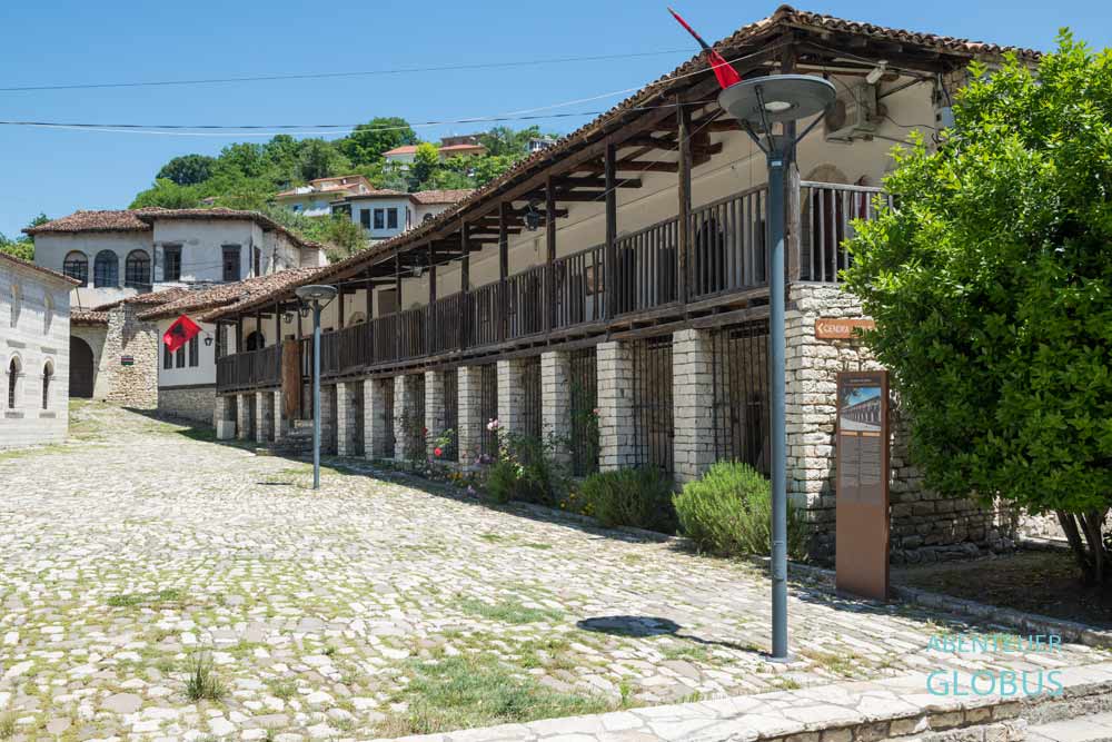 Mittelalterlicher Komplex in Berat: ehemaliges Wohnhaus der Derwische