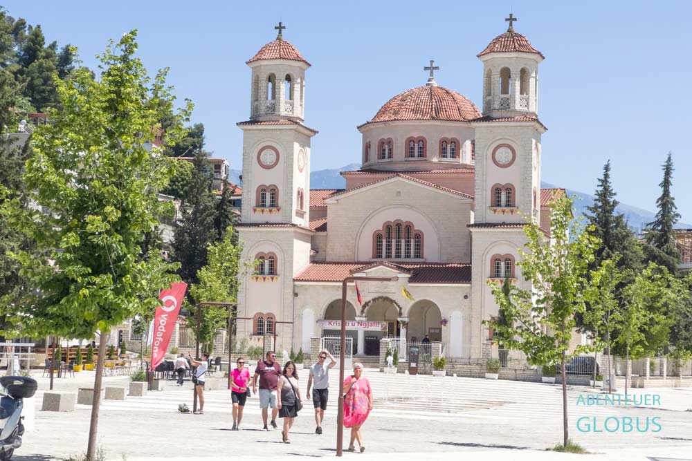 Kathedrale des Hl. Demetrius auf dem Hauptplatz Iljaz Vrioni