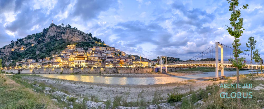 Berat am Abend: Viertel Mangalem, Burgberg und Fluss Osum 