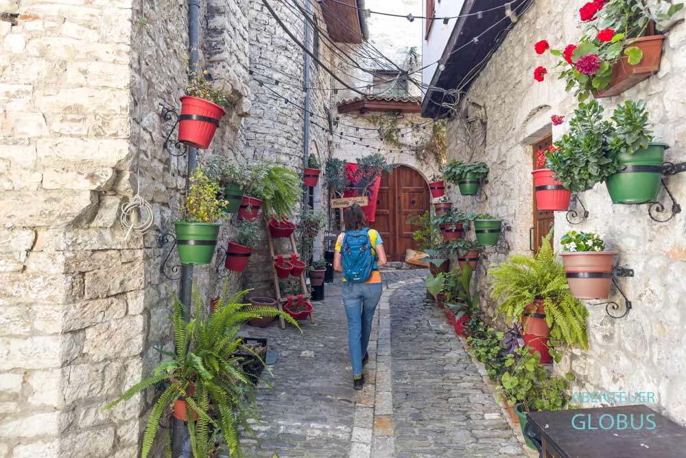Gasse im Quartier Mangalem in Berat