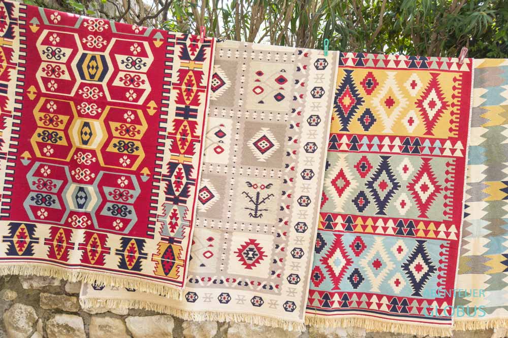 Teppichverkauf in der Burg Kalaja