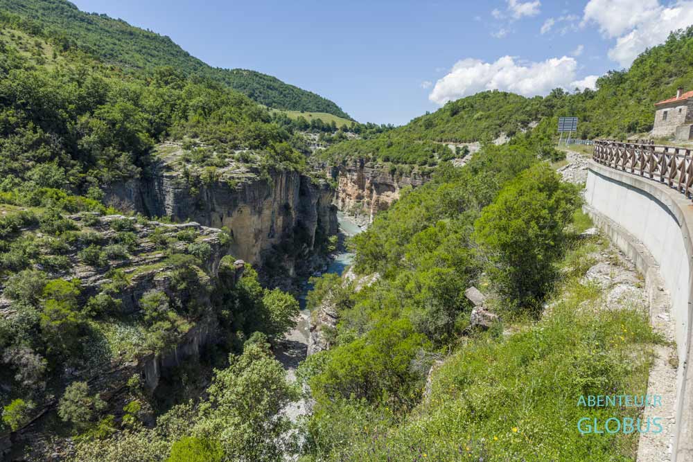 Blick vom großen Parkplatz am Ende vom Osum Canyon
