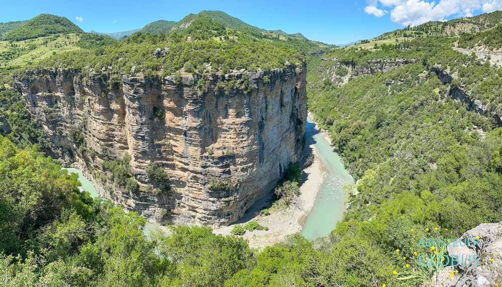 Bei Corovoda: Blick in die Osum Schlucht vom Aussichtspunkt Osumi Canyon Viewpoint