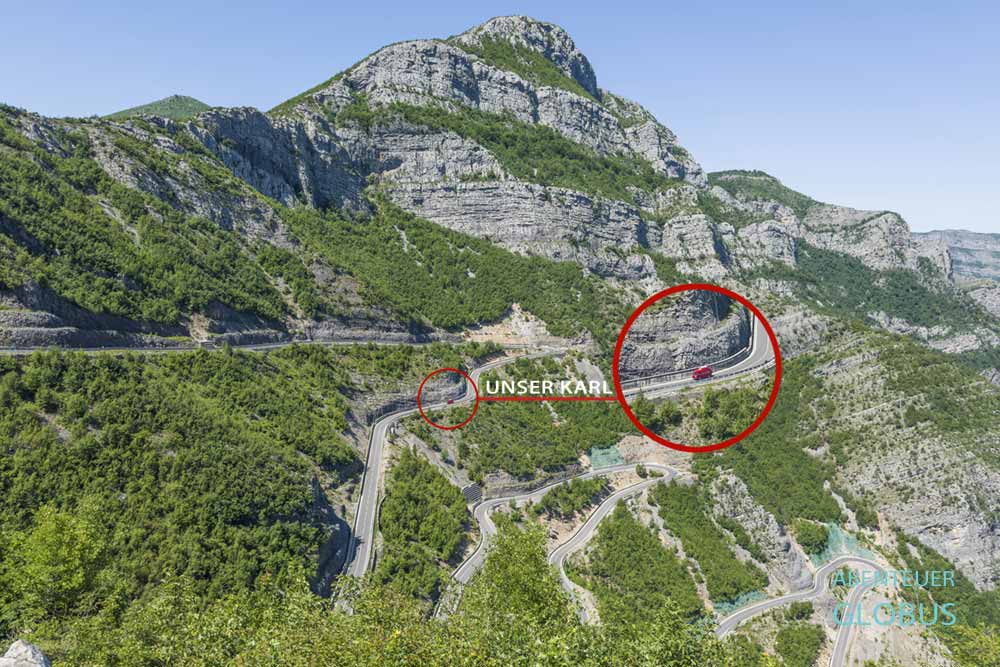 Anreise nach Selce von Süden über die Rrapsh Serpentinen (Leqet e Hotit) bei Grabom im Cem Canyon