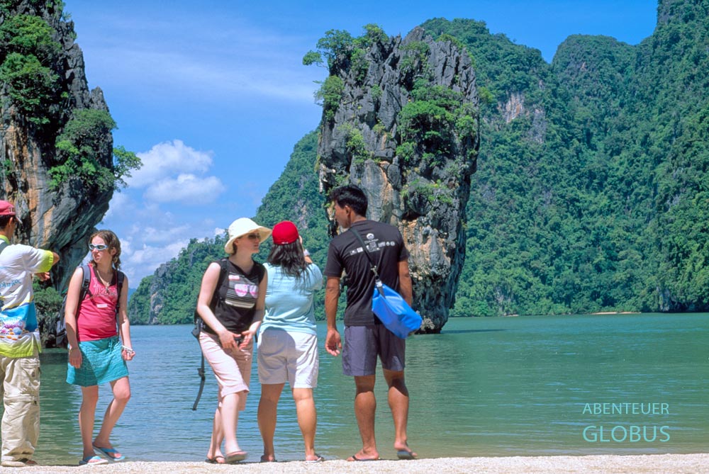 Touristen auf der James Bond Insel