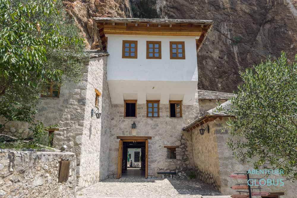 Eingang zum Kloster Blagaj (Derwish House oder Blagaj Tekija) 