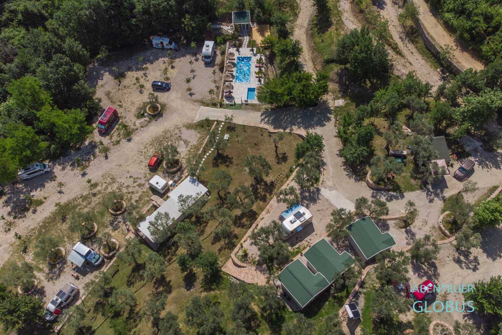 Mali Camping Kruja mit Pool und drei Bungalows 