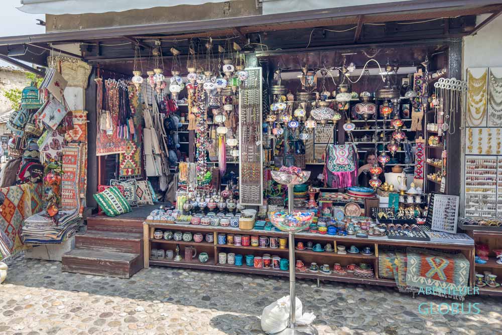 Altstadt von Mostar: Souvenirgeschäft im Alten Basar Kujundziluk 