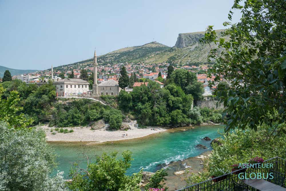 Mejdan Beach (auch Beach under the Mosque) am Fluss Neretva