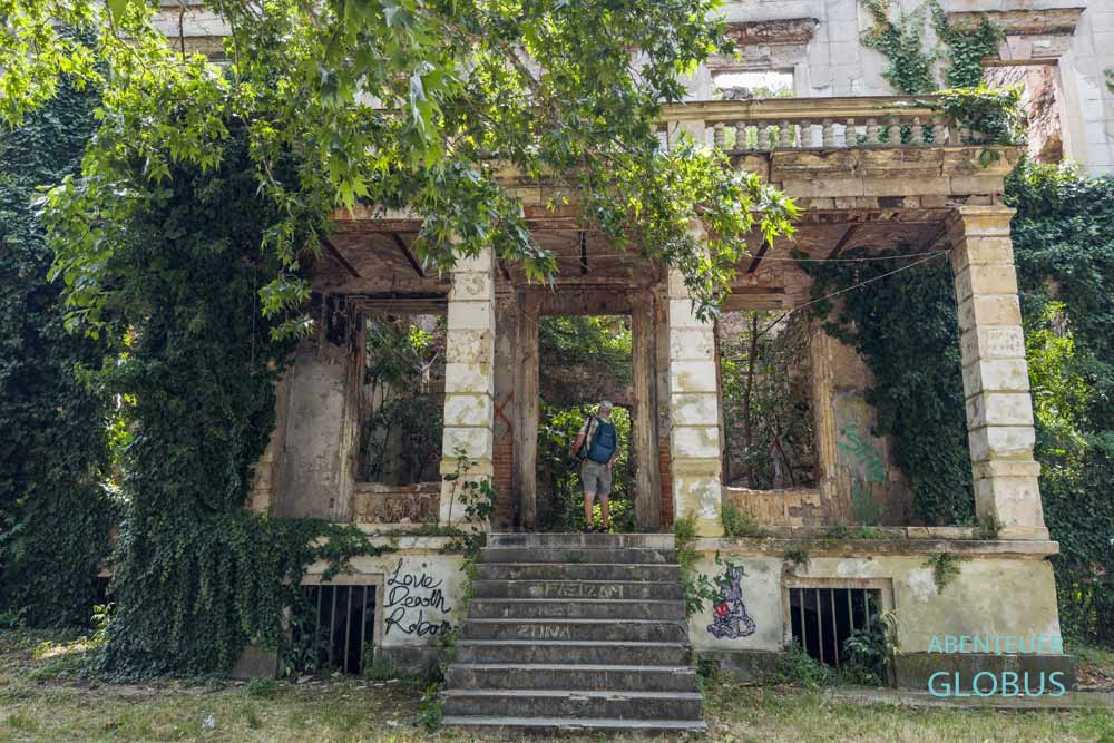 Mostar: Ruine einer Villa am Zrinijevac-Park
