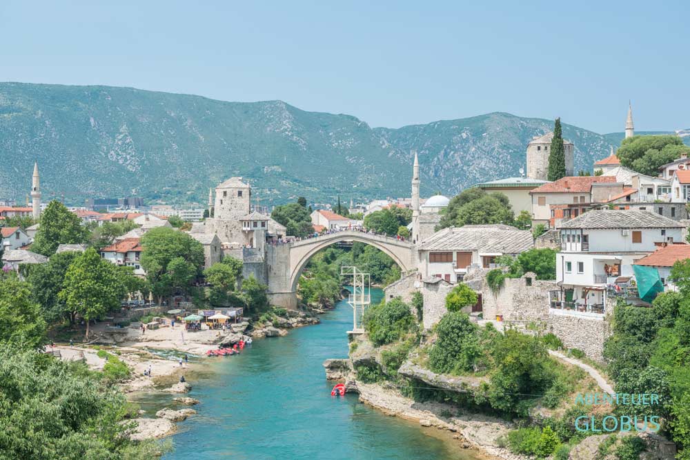 Mostar: Sprungturm (Diving Platform) nahe der Alten Brücke Stari Most