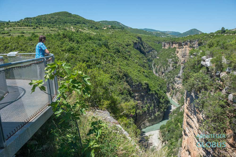 Osum Canyon Bridge Viewpoint: Blick in den Osum Canyon bei Corovoda