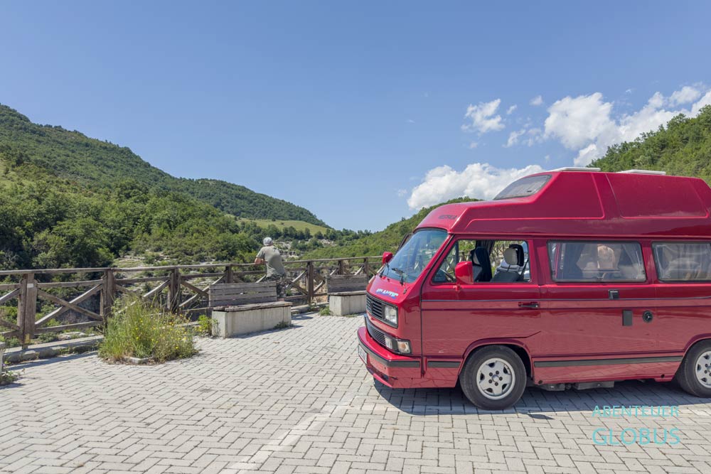 Großer Parkplatz am Ende vom Osum Canyon