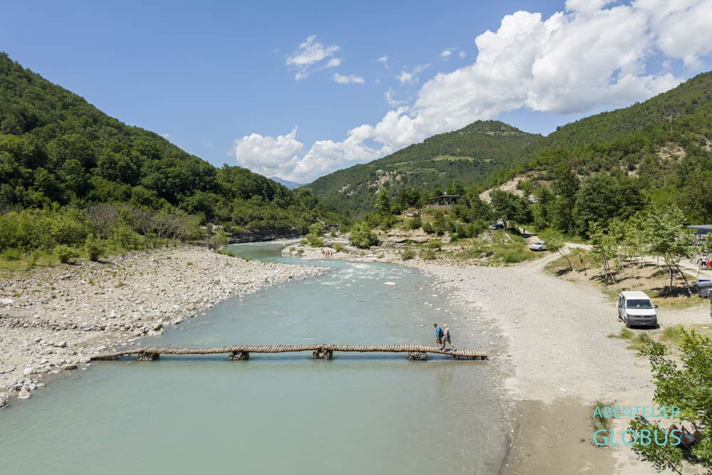 Wildcampen am Osum-Fluss in der Osum-Schlucht bei Corovoda, Region Skrapar
