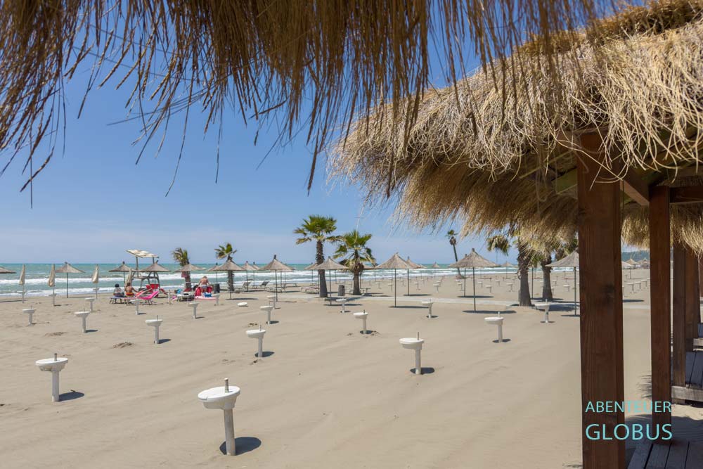 Baden, schwimmen, relaxen und sonnen am Spille Beach bei Durres