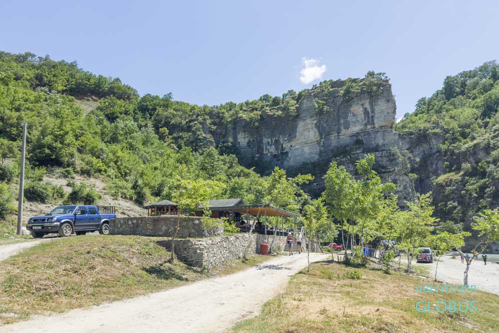 Restaurant Ura e Zaberzanit am Beach Plaza Osumi