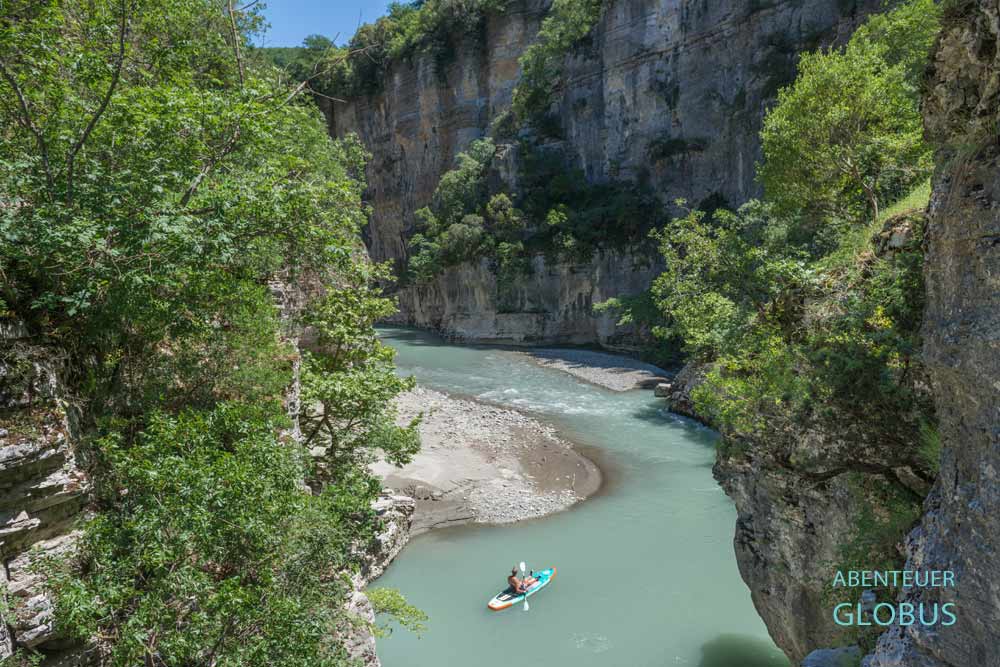 Bei Corovoda, Aktivitäten in der Osum-Schlucht: Stand-up-Paddling 