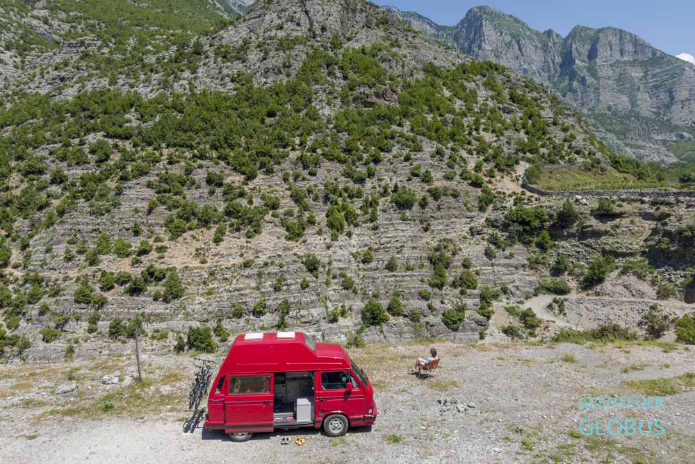 Top 10 Campingplätze und Wildcamping in Albanien, Tamare (Tamara): Wildcampen am Tamare Beach mit Bergblick