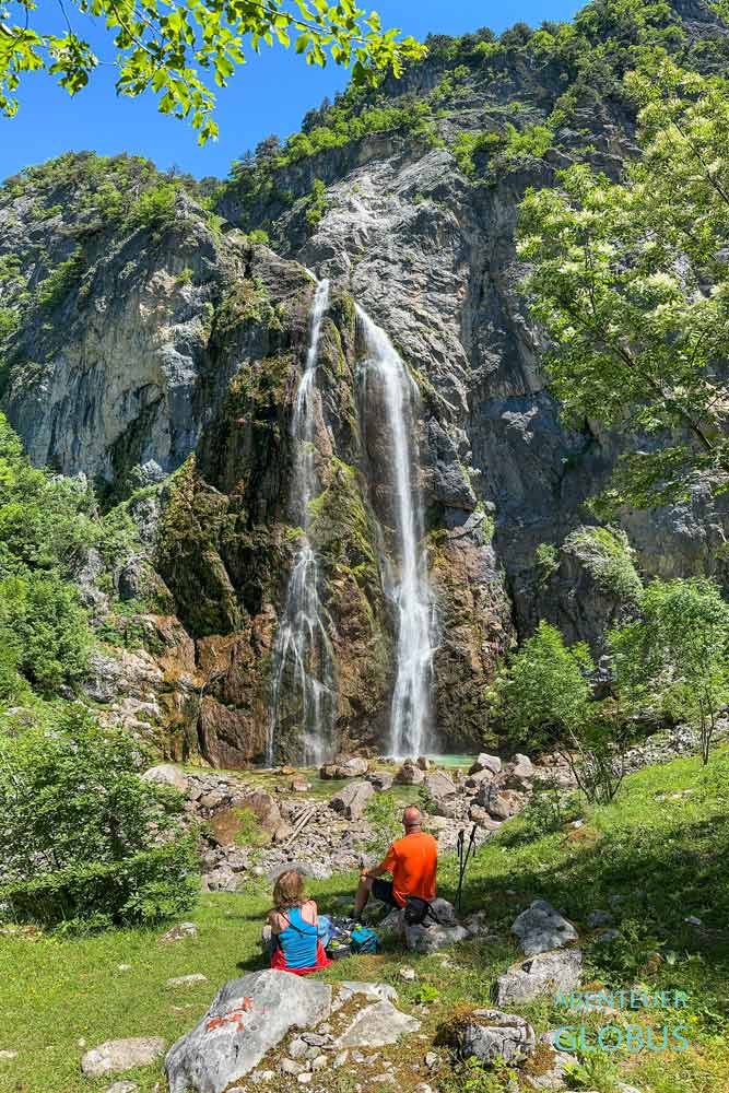 Pause mit Blick auf den Wasserfall Ujevara e Selces