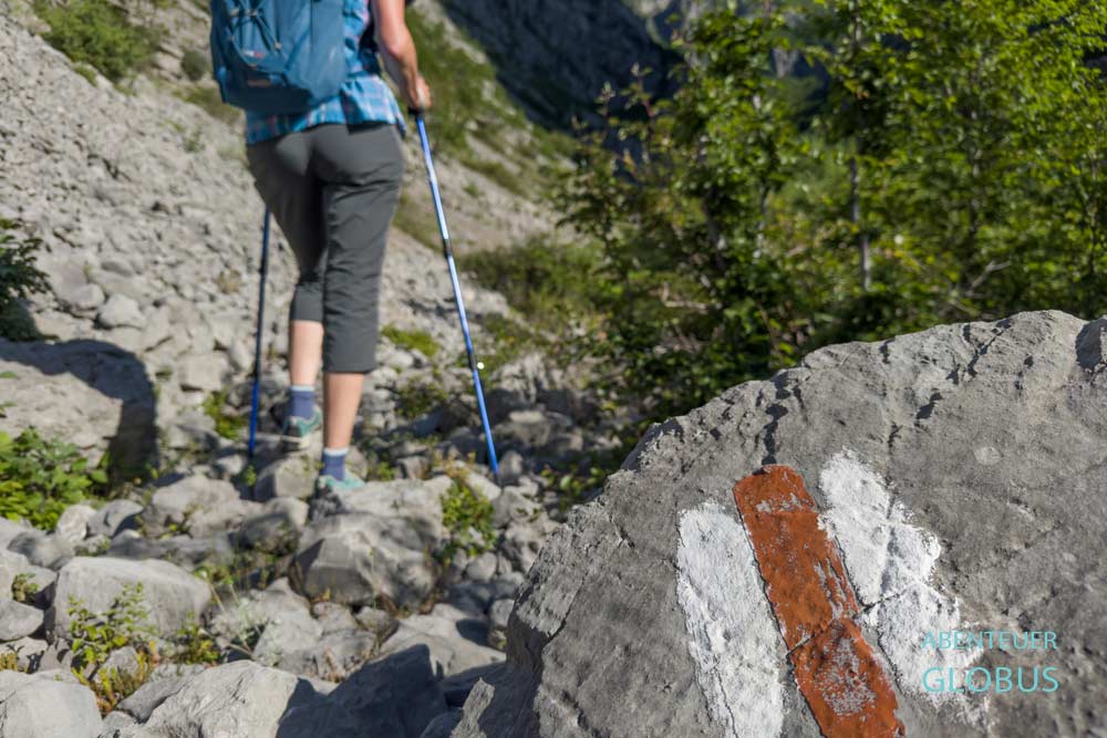 Markierung vom Wanderweg zum Wasserfall Selce (Ujevara e Selces)