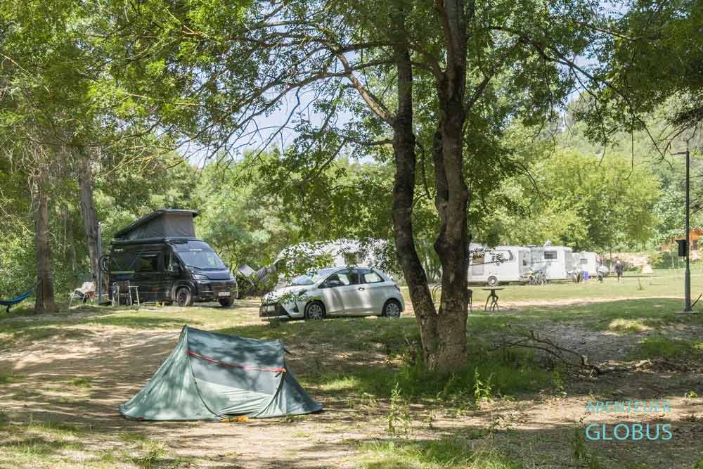 Stellplätze auf dem Campingplatz Auto Camp Kravica