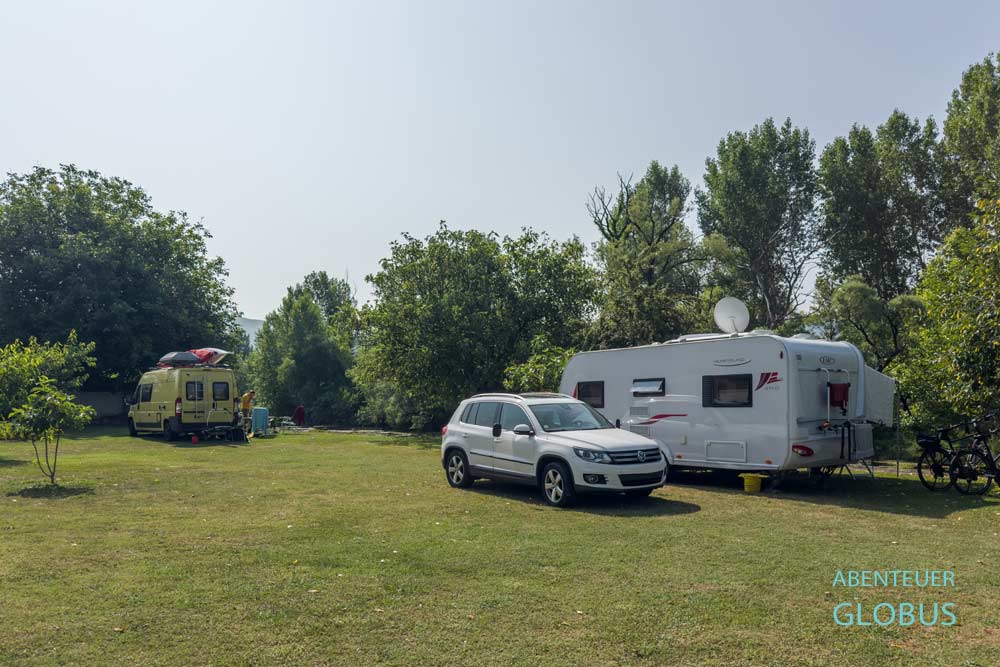 Buna: Stellplätze auf dem Campingplatz Auto Camping Eko