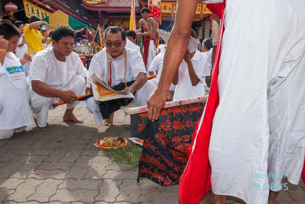 Zeremonie im Kathu Schrein während den Vegetarian Festival