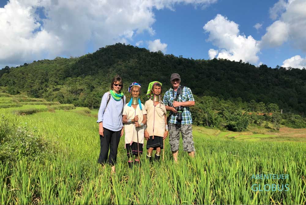 Annett und Mario Weigt von Abenteuerglobus bei den Kayan Lahwi (Padaung, Langhalsfrauen) in Loikaw