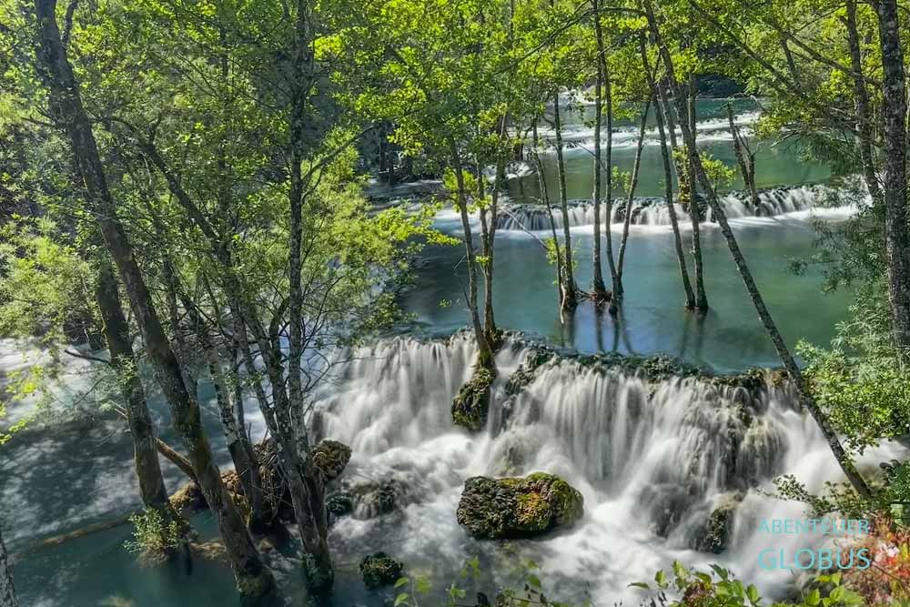 Martin Bord, im Una-Nationalpark: kleine Wasserfälle und Kaskaden im Fluss Una