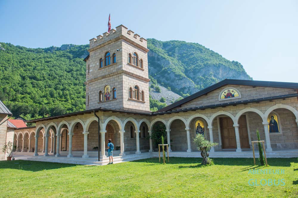 Martin Brod: Hof vom Kloster Rmanj 