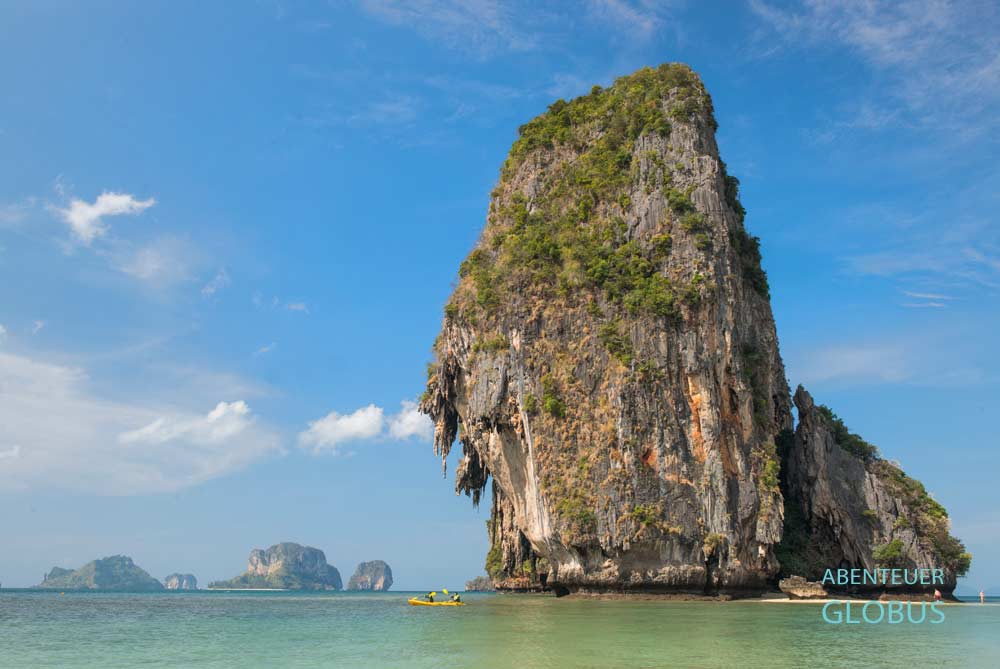 Mit dem Kanu entlang am Phra Nang Beach vorbei an der Insel Koh Rang Nok