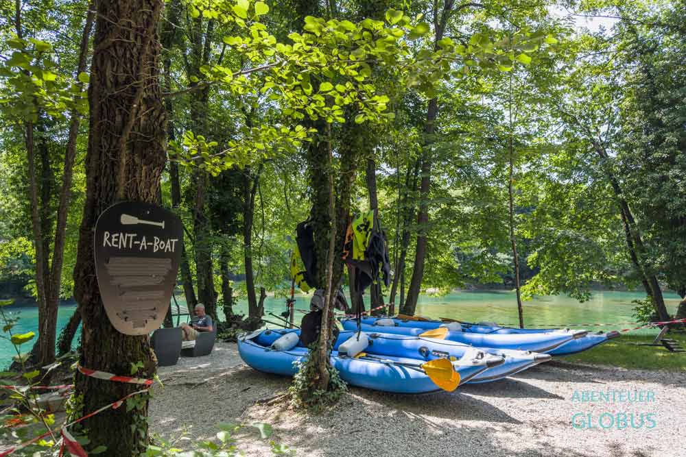 Racic bei Bihac: Bootsverleih im Ferienpark Japoski Otoci  auf fünf Inseln in der Una