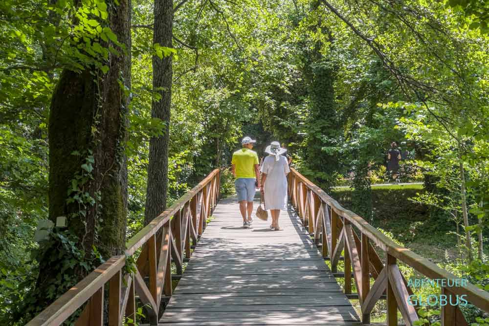 Racic bei Bihac: Familienpark Japoski Otoci (auch Japodske Otoke oder The Island Japod) auf fünf Inseln in der Una, verbunden durch Brücken und Stege