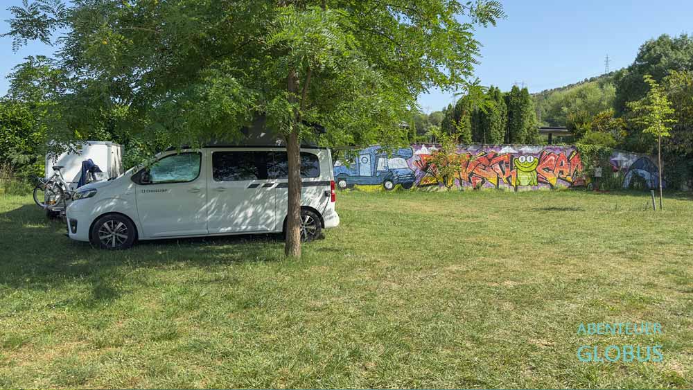 Campingplatz River Camp Buna – Half Island auf einer Halbinsel am Fluss