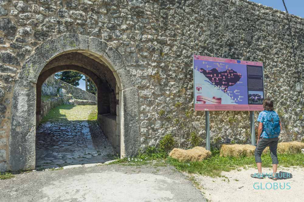 Sehenswürdigkeit in Stolac: Eingang der Burg Vidoski 