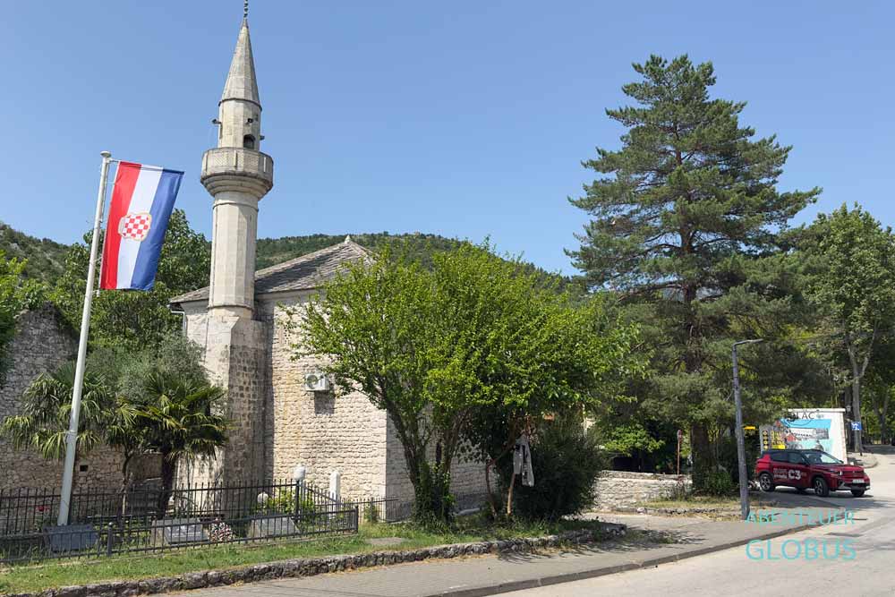 Stolac, Stadtviertel Podgrad: Podgrad Moschee (auch Mejdan-Moschee oder Hadzi Saliha Bure Dzamija)