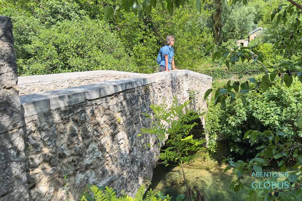 Saras Brücke (Sarin Most) über den Fluss Bregava in Stolac