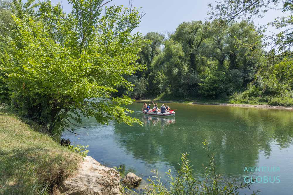 Rafting auf dem Fluss Una im Nationalpark Una in Bosnien und Herzegowina