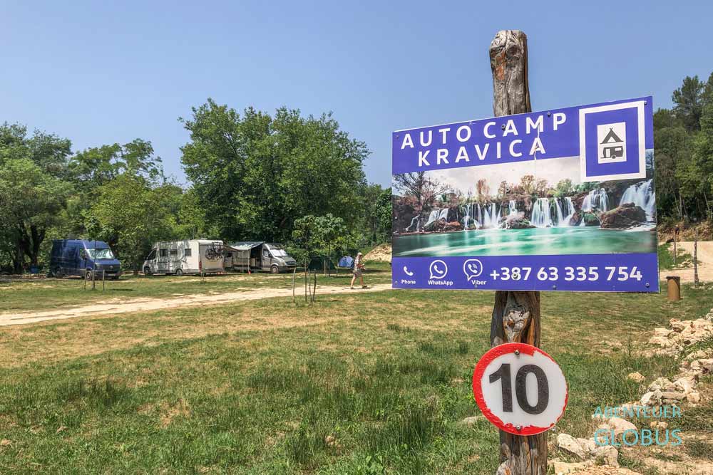 Zufahrt zum Campingplatz Auto Camp Kravica
