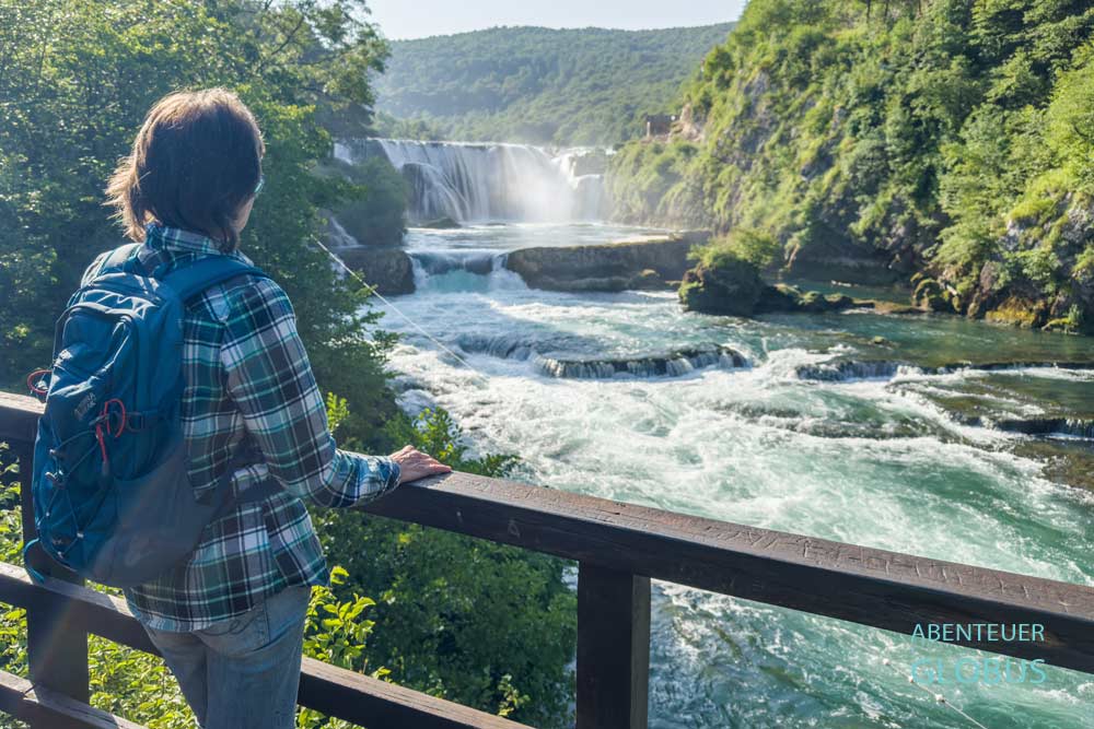 Aussichtsplattform am Wasserfall Strbacki Buk im Una-Nationalpark