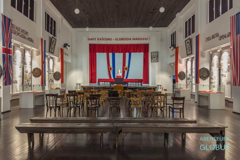 Jajce: Konferenzraum im AVNOJ Museum. Hier tagte der Antifaschistische Volksbefreiungsrat, Gründungsort Jugoslawiens.  