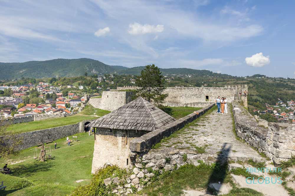 Festung Jajce mit Bastionen, Pulverturm und Innenhof