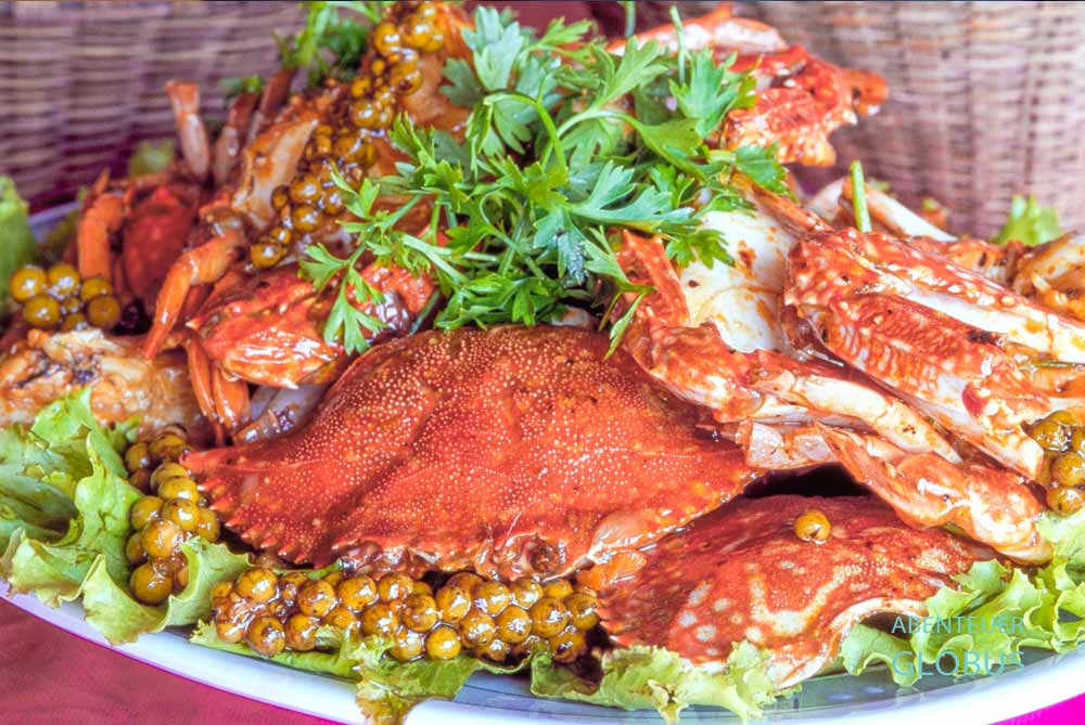 Krabben mit grünen Pfefferrispen: Traditionelles Gericht in Kampot