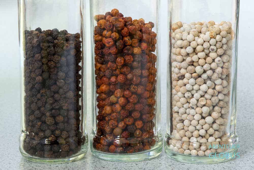 Schwarzer, roter und weißer Kampot-Pfeffer: Alle drei Sorten auf einem Blick.