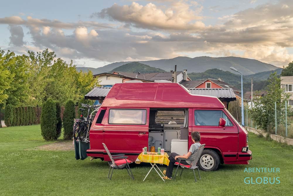 Stellplatz auf dem Campingplatz hinter dem Motel Carousel, nahe Travnik