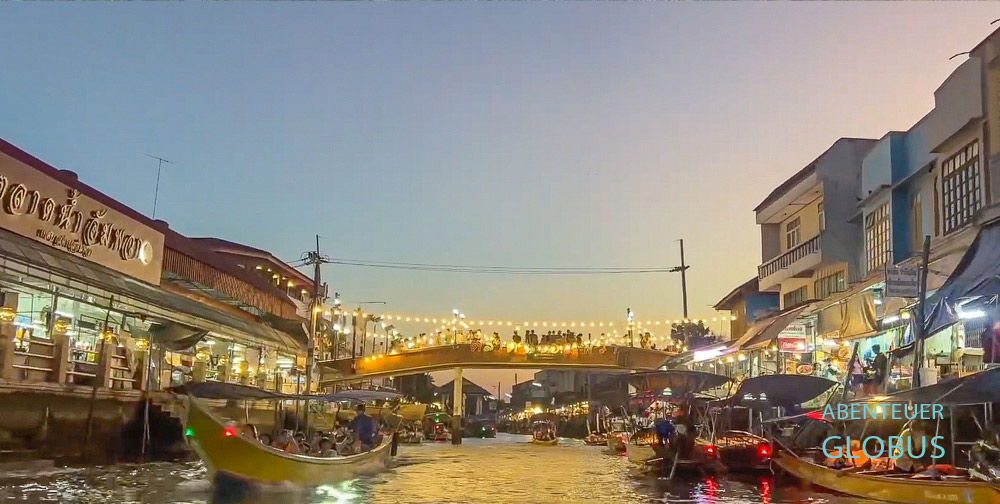 Amphawa Floating Market: Am Abend gehen die Lichter an.